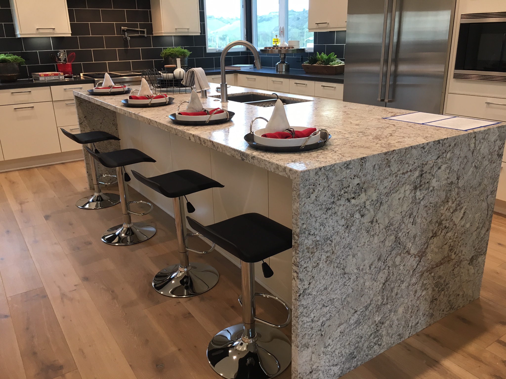 Touchscreen Everly Features Kitchens Playa Vista Granite Countertops With Backsplash